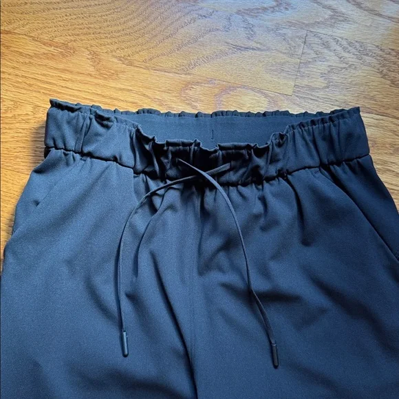 Like new - Lululemon joggers. Size 6. Black. - Picture 6 of 11